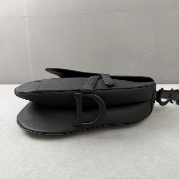 ❌sold❌Authentic Dior Black Shoulder Bag - Picture 3 of 8